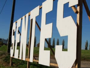 Cigle géant avec les lettres SENTES