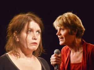 Les conteuses Marie Thys et Hélène Désirant sur scène